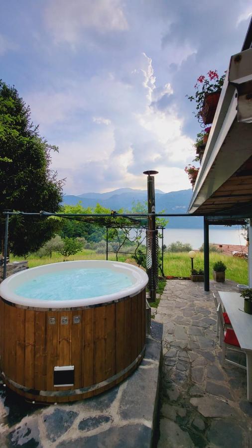 La Casetta Nel Bosco - Hot Tube And Sauna Lierna Eksteriør bilde