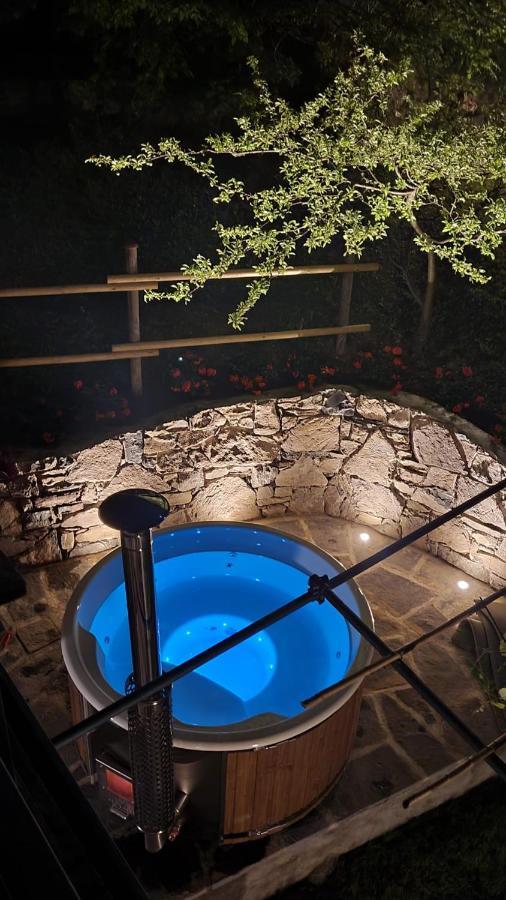 La Casetta Nel Bosco - Hot Tube And Sauna Lierna Eksteriør bilde